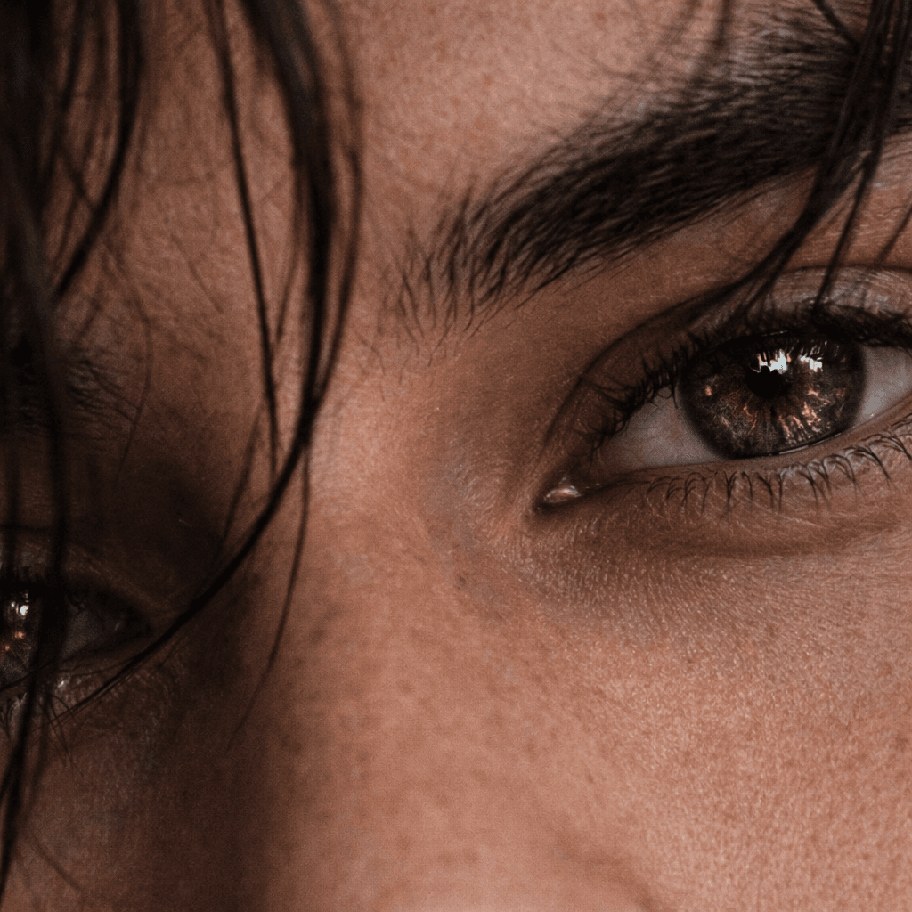 Gold-green flecked eyes