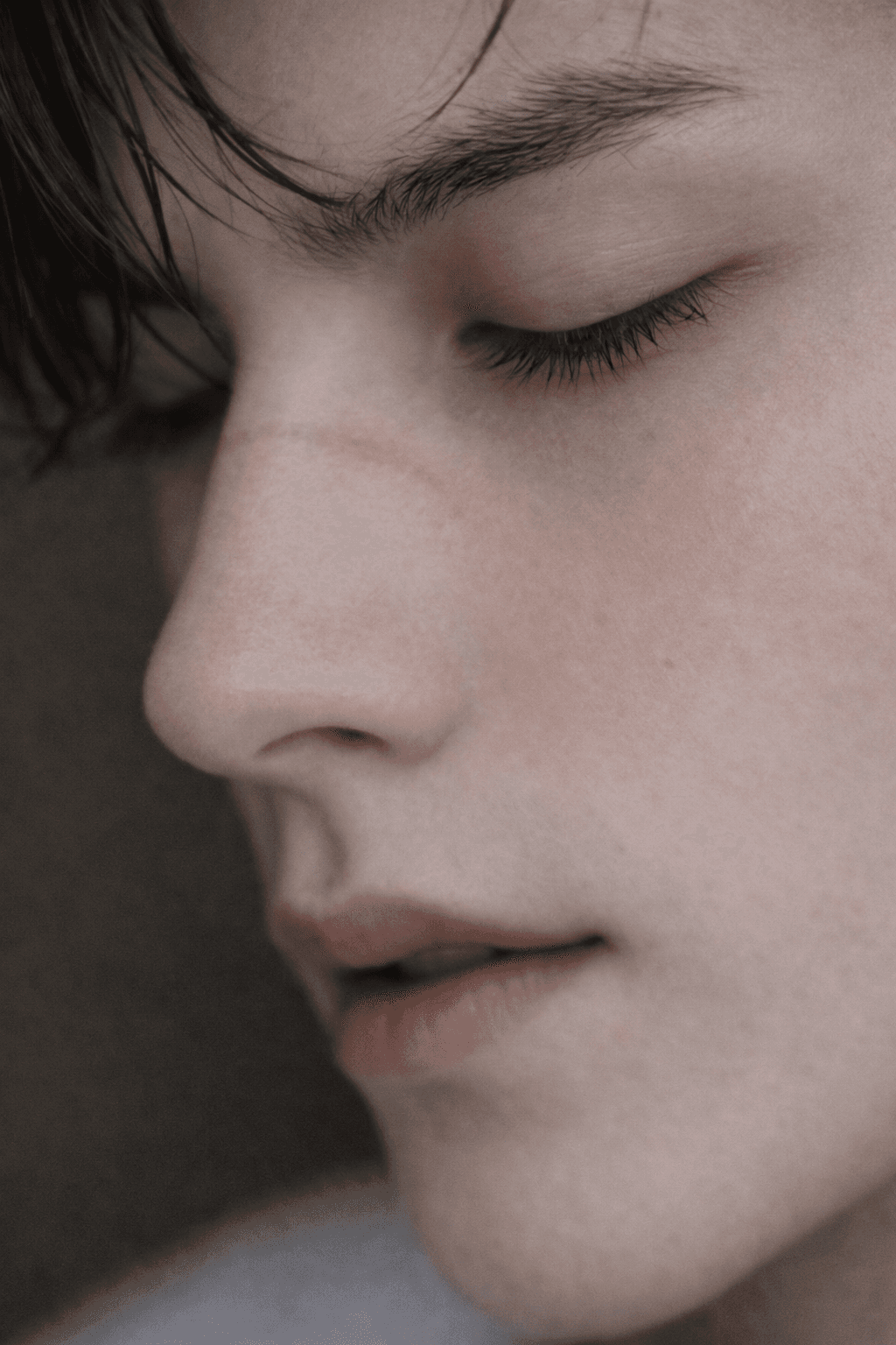 The glasses come off